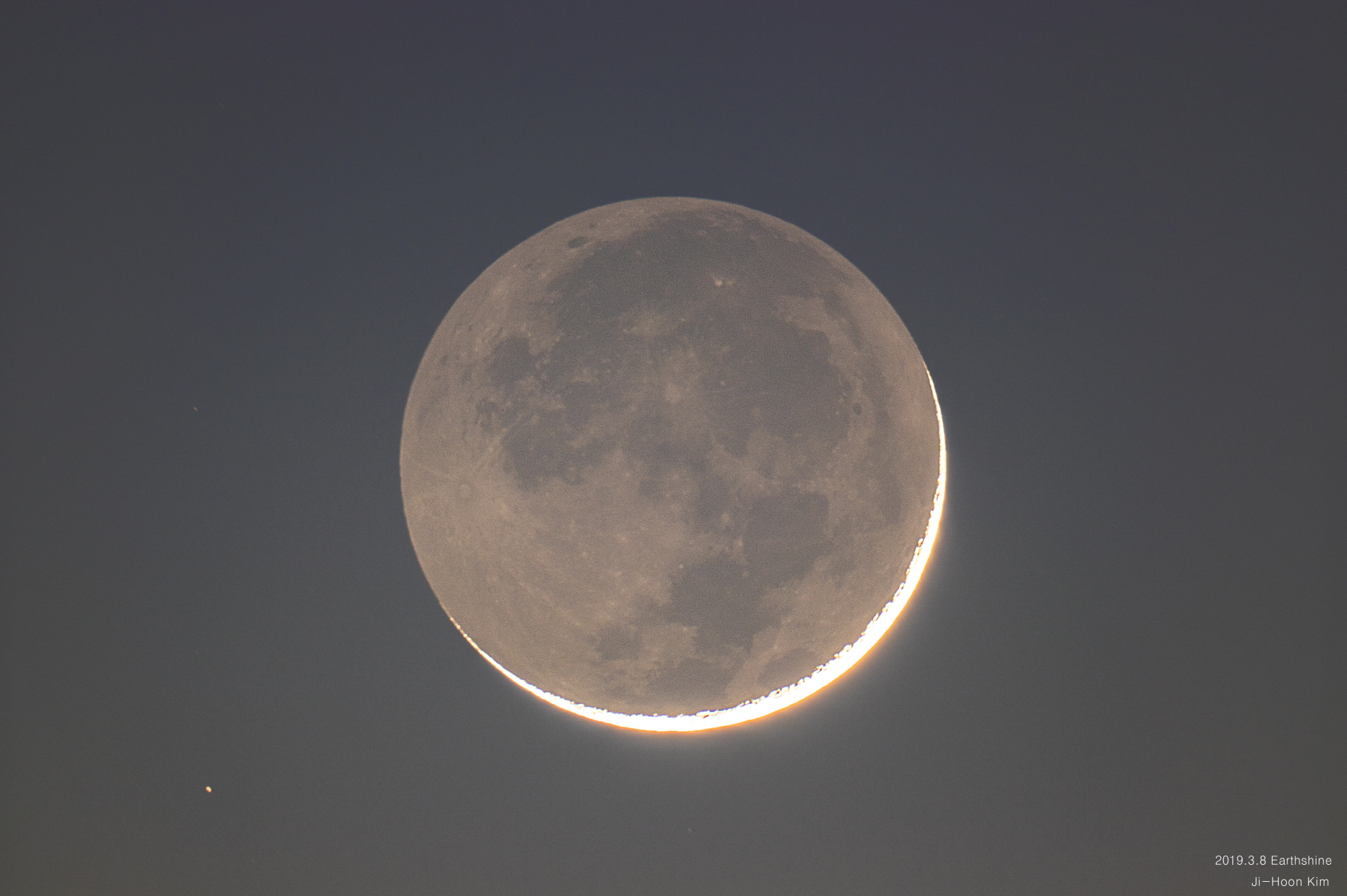 2019.3.8 Earthshine.jpg