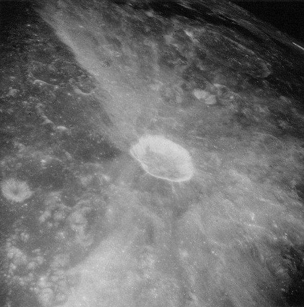 8-1 moon 7 메시에-Proclus Apollo 15.jpg