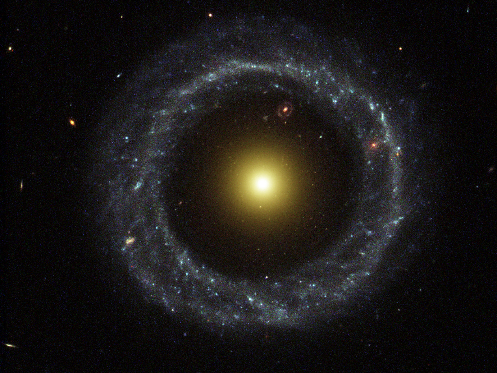 S&M-Hoag's object - Hubble image-BEST.jpg