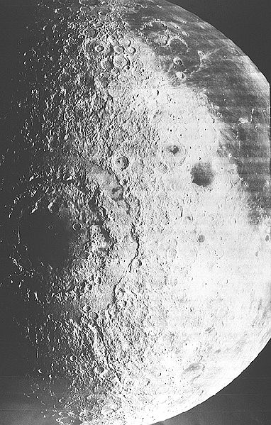 2 Moon 9 Mare Orientale 루나오비터 사진.jpg