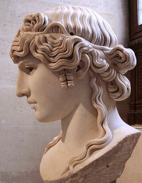 2 Life 12 Antinous 조각상 Louvre 미술관.jpg