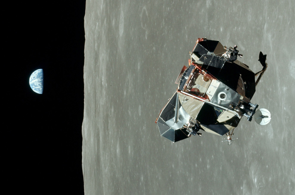 5-2 Moon-1-월하삼작-달에서본지구-Apollo11.jpg