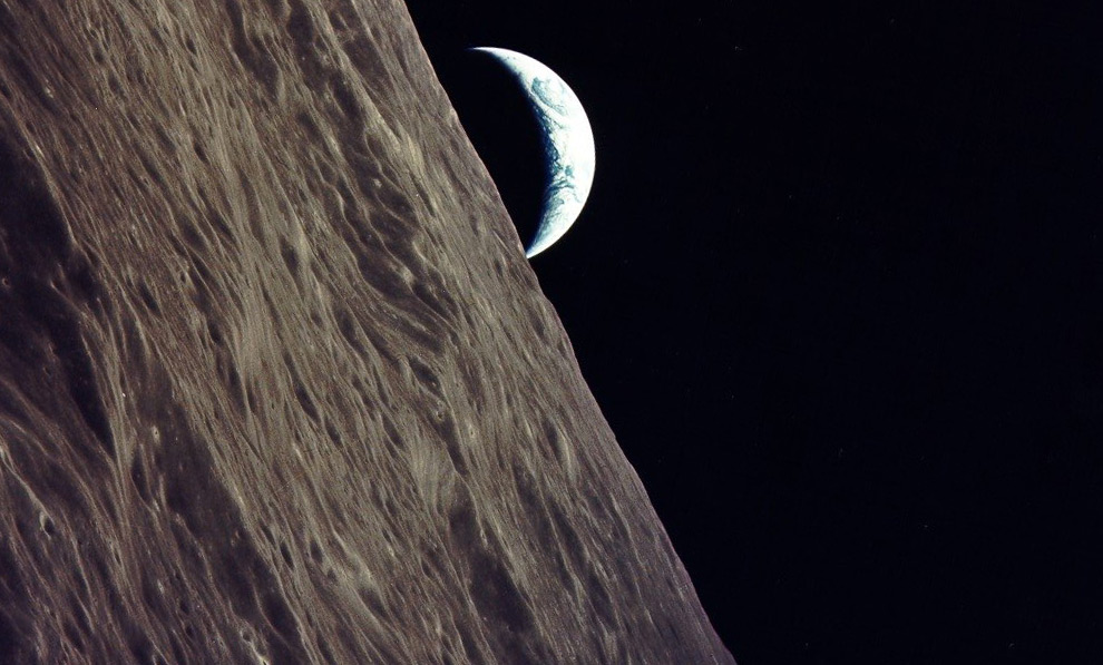 5-2 Moon-1-월하삼작-달에서본지구-Apollo17.jpg