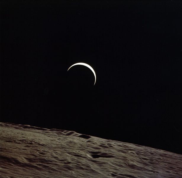 5-2 Moon-1-월하삼작-달에서본지구-Apollo15.jpg