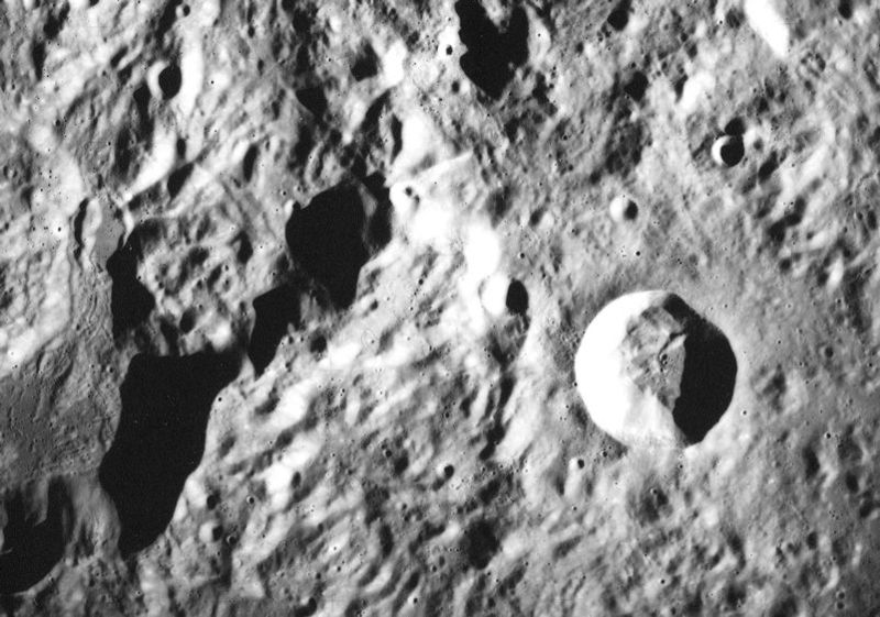 5-2 journey-6-Conon crater-근접사진Apollo17.jpg